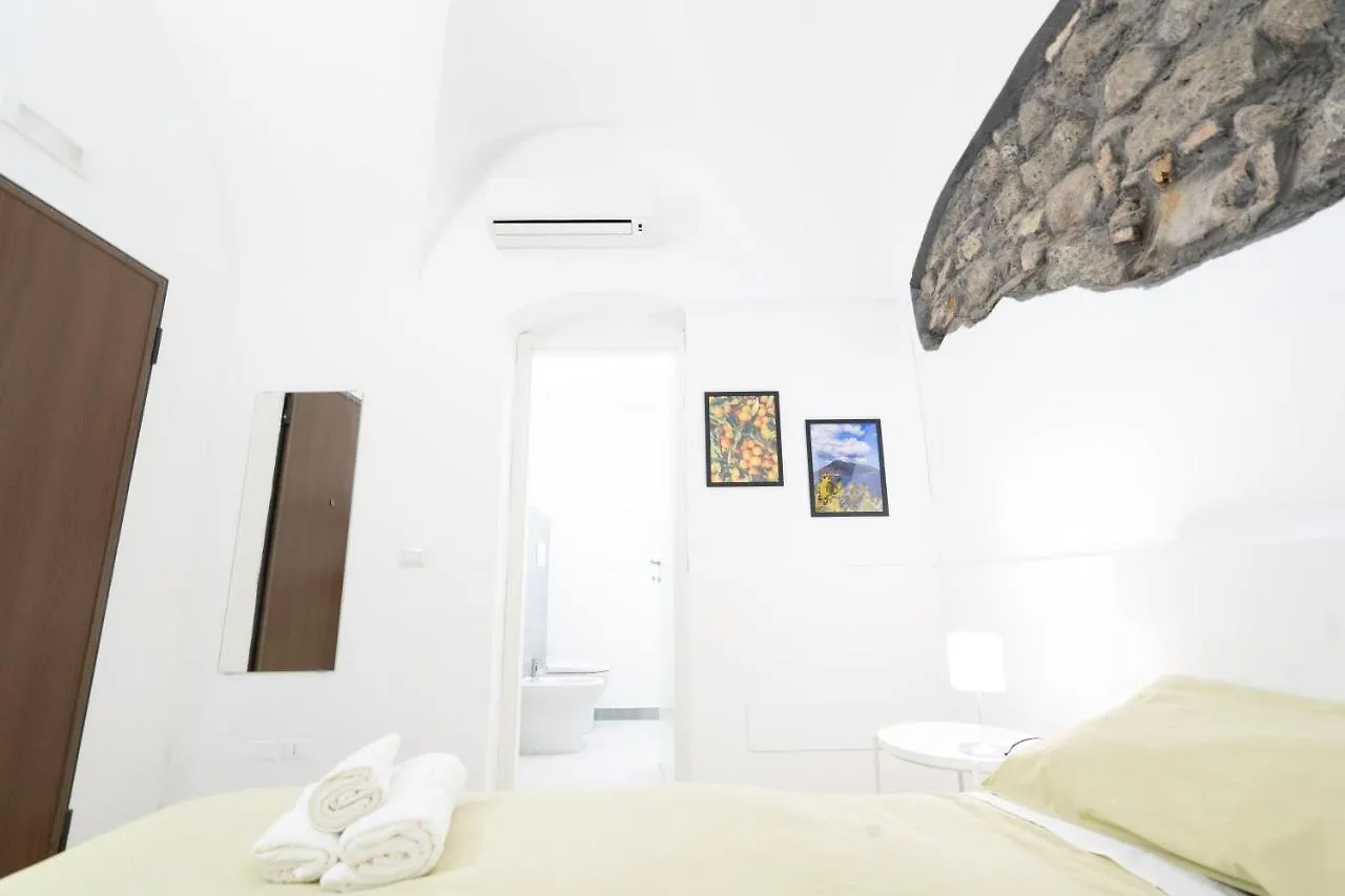 Be Happy Rooms CTA 0*,  Italien